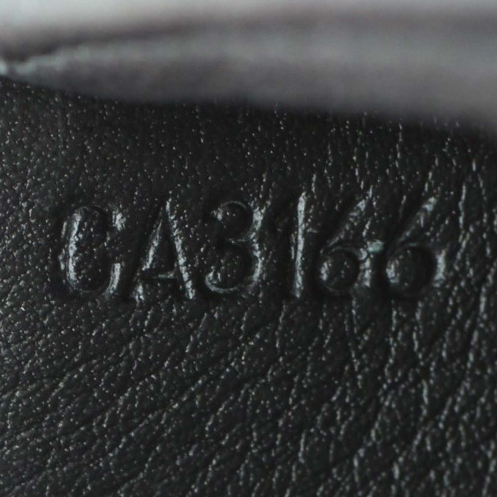 Louis Vuitton Vertical Zippy Wallet Taurillon Code