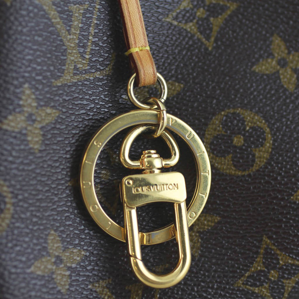 Louis Vuitton Artsy MM Monogram hardware