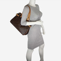 Louis Vuitton Batignolles Horizontal Tote Scale