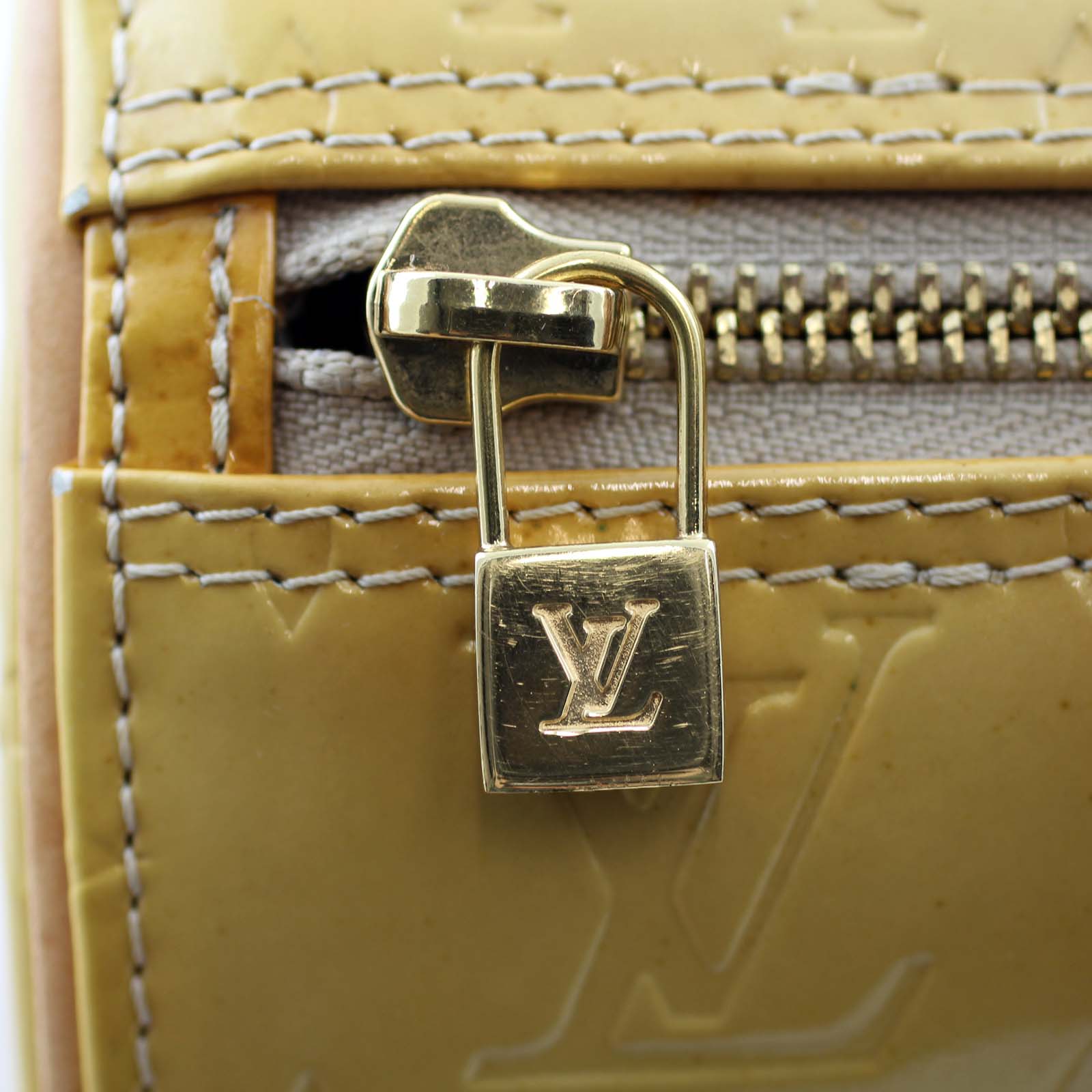 Louis Vuitton Bedford Vernis Zip