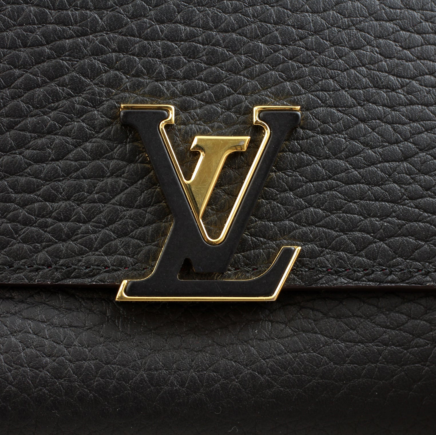 Louis Vuitton Capucines Compact Wallet Logo