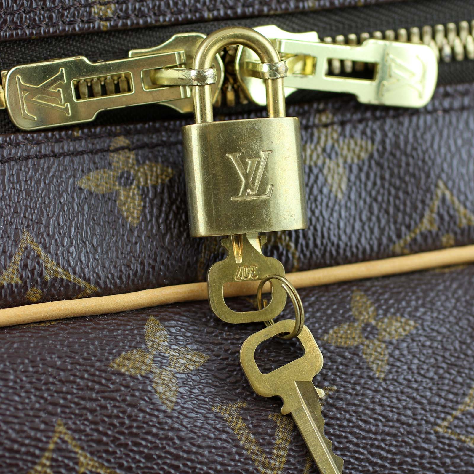 Louis Vuitton Carryall Lock