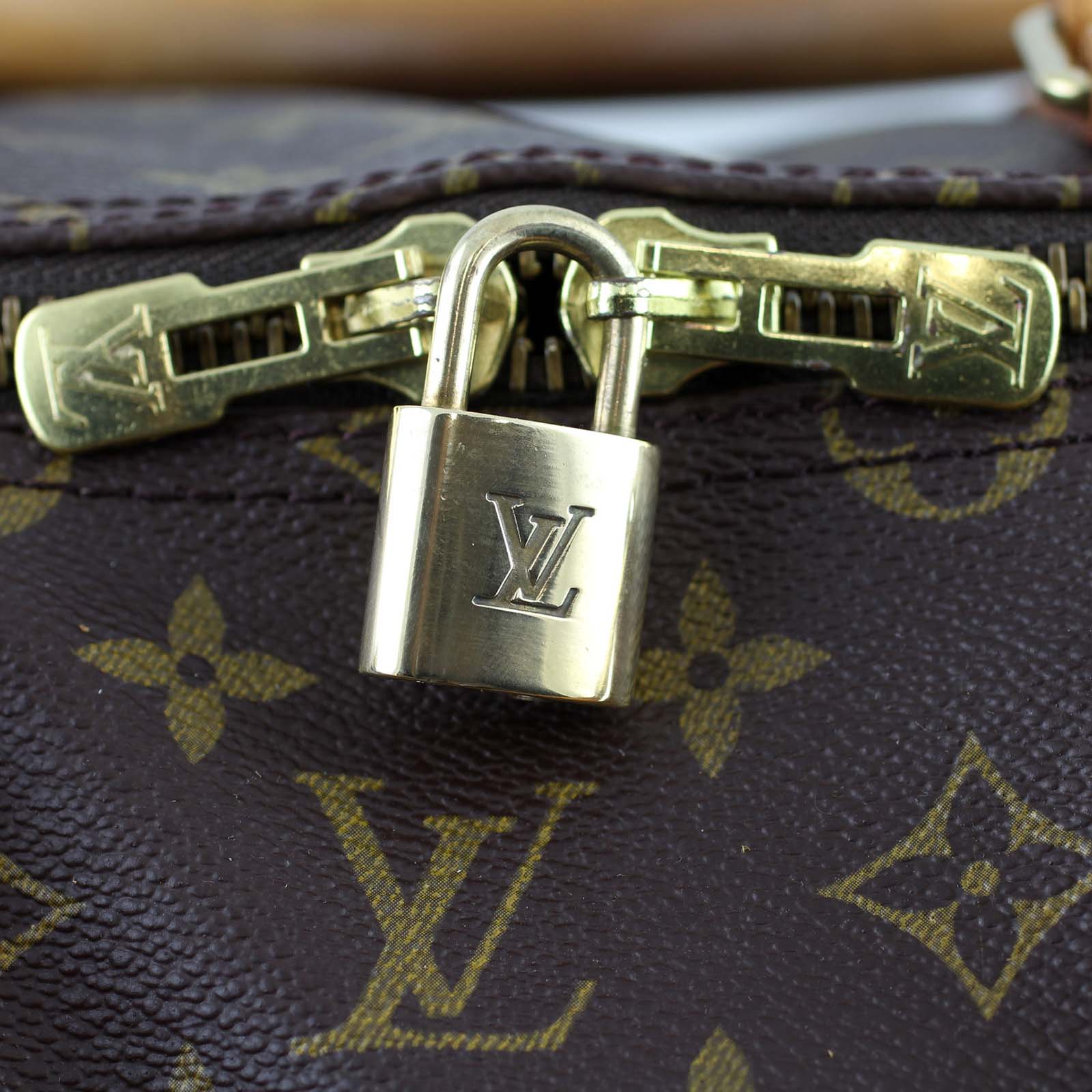 Louis Vuitton Keepall Bandoulière 55 Monogram Padlock