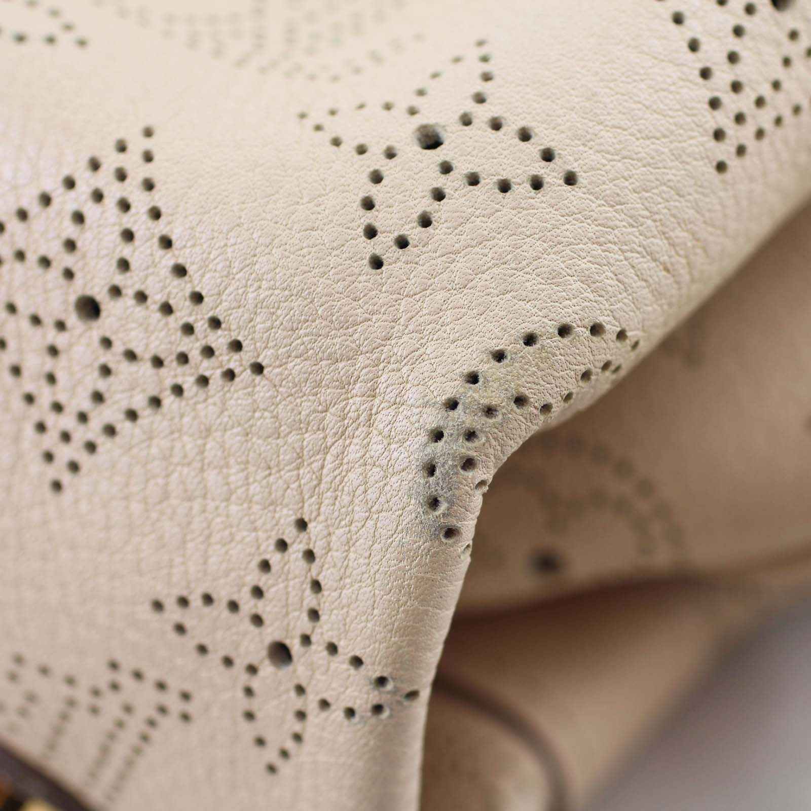 Louis Vuitton Mahina Cirrus PM corner