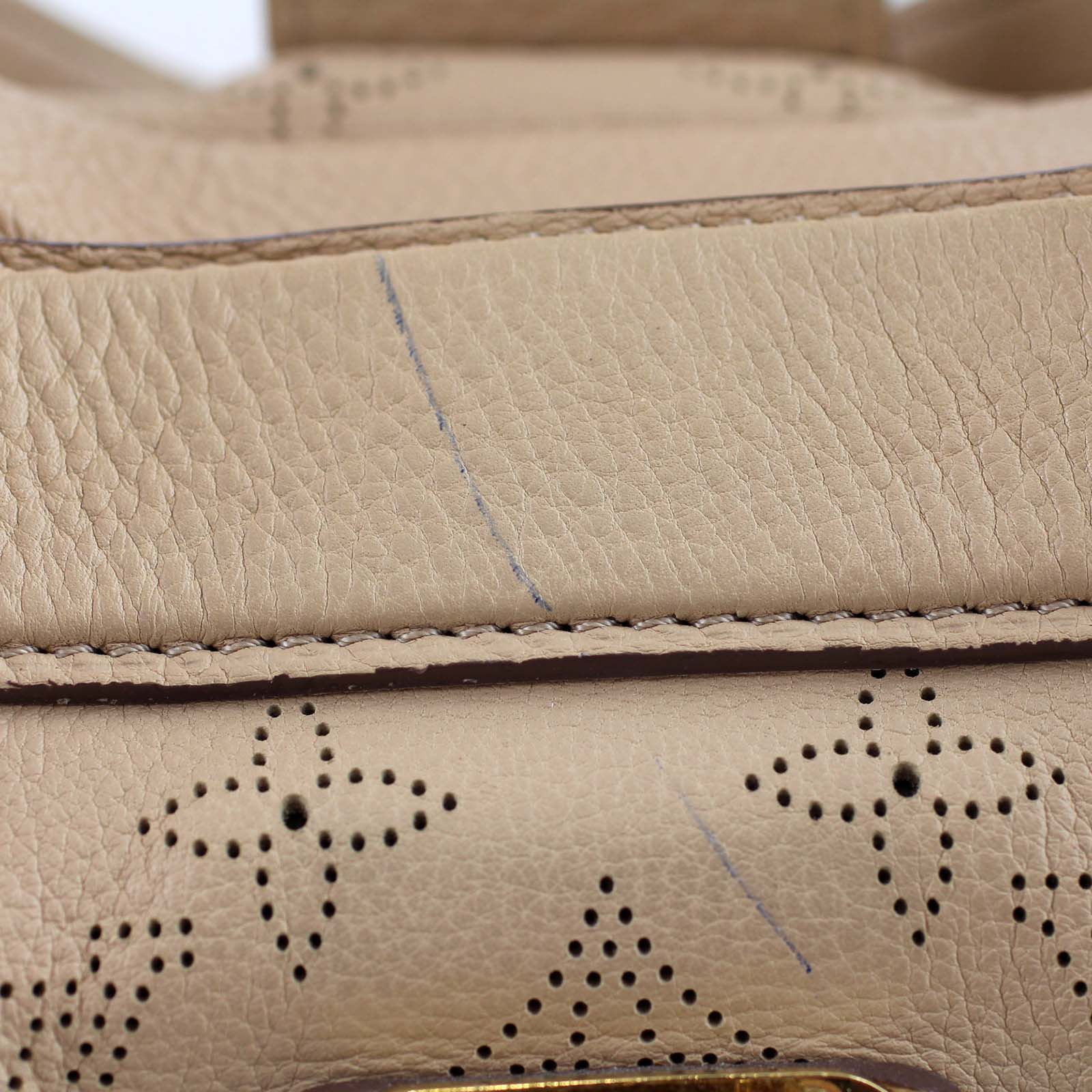 Louis Vuitton Mahina Cirrus PM pen