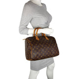 Louis Vuitton Speedy 30 Monogram mannequin