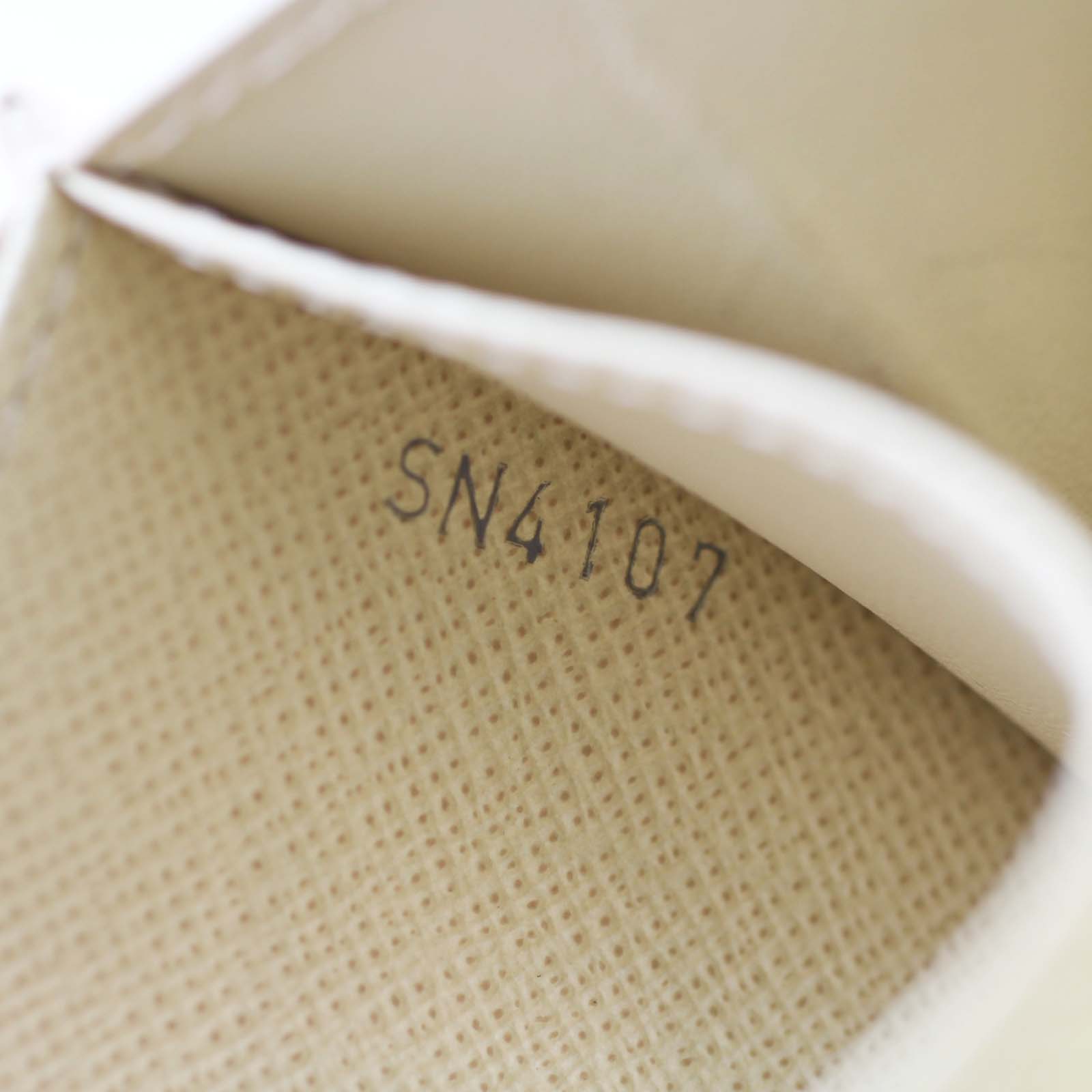 Louis Vuitton Zippy Coin Purse Damier Azur Date Code