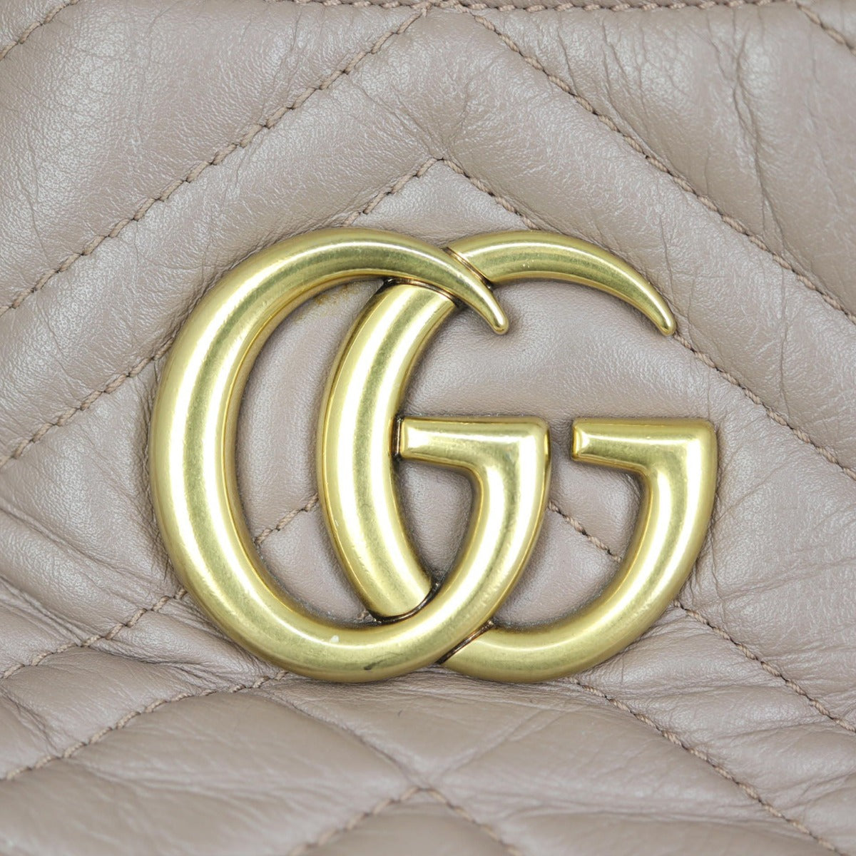 Gucci GG Marmont Matelasse Medium Tote Hardware
