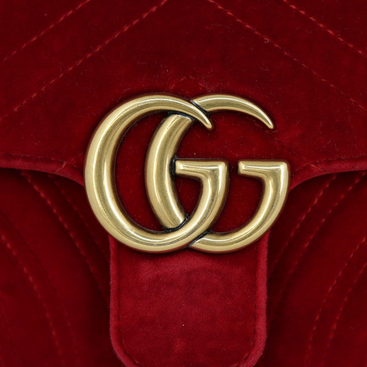 Gucci GG Marmont Velvet Mini Shoulder Bag Hardware
