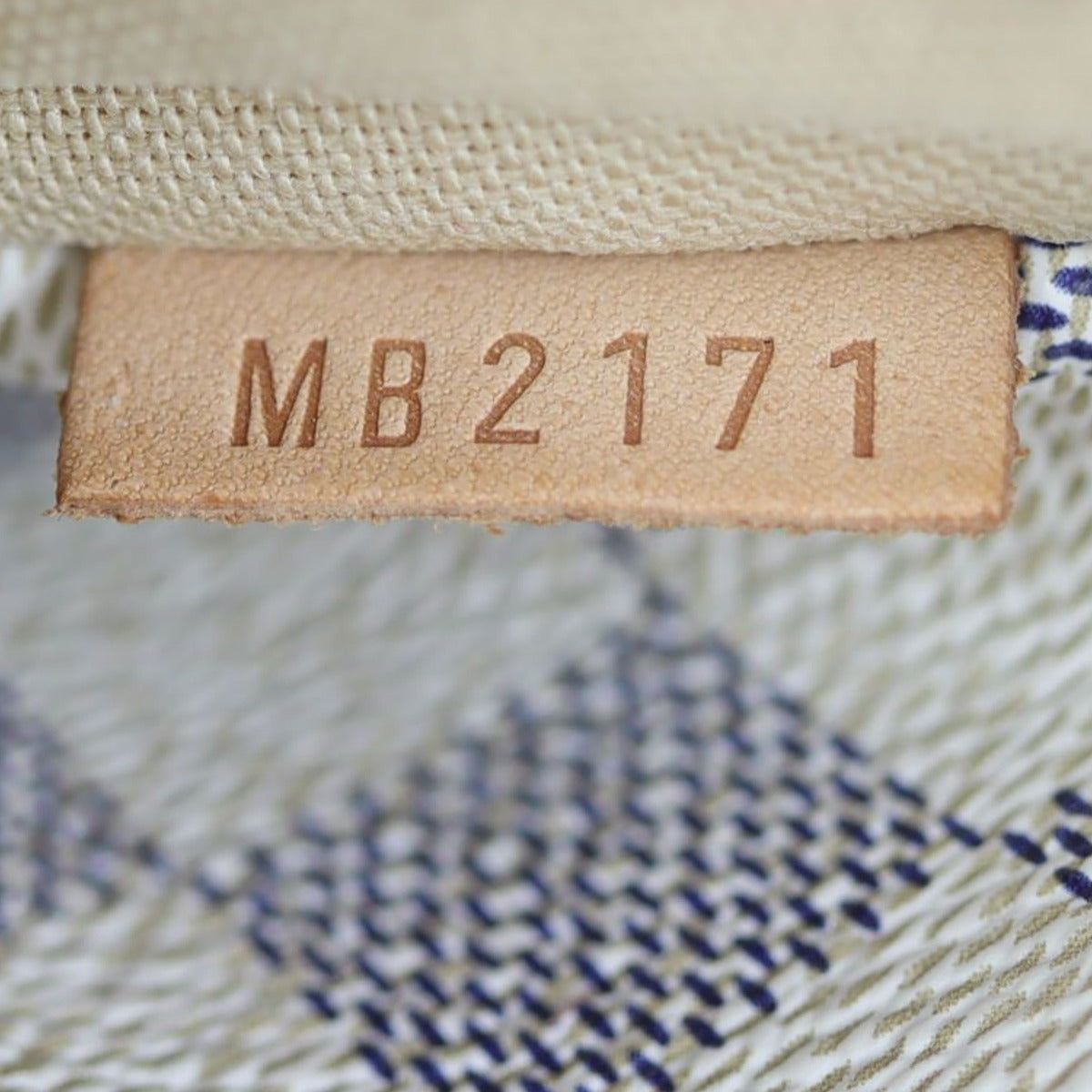 Louis Vuitton Totally MM Damier Azur Date code
