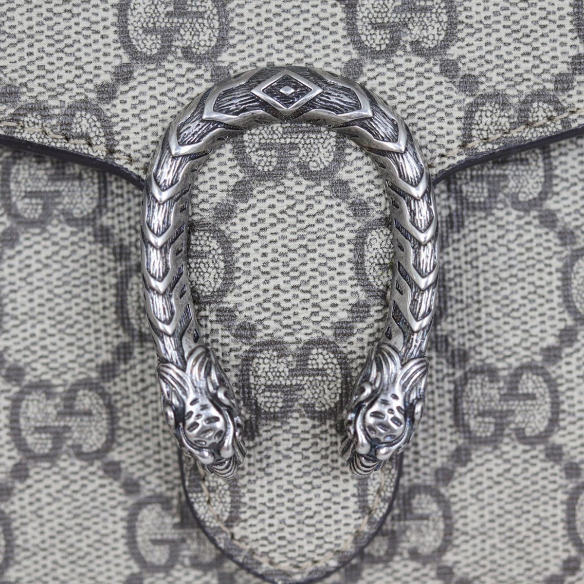 Gucci Dionysus GG Supreme Chain Wallet Hardware
