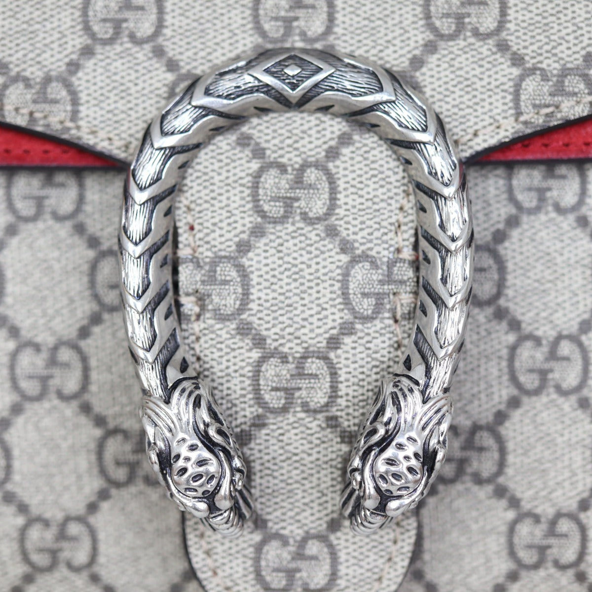 Gucci Dionysus GG Supreme Small Shoulder Bag Hardware
