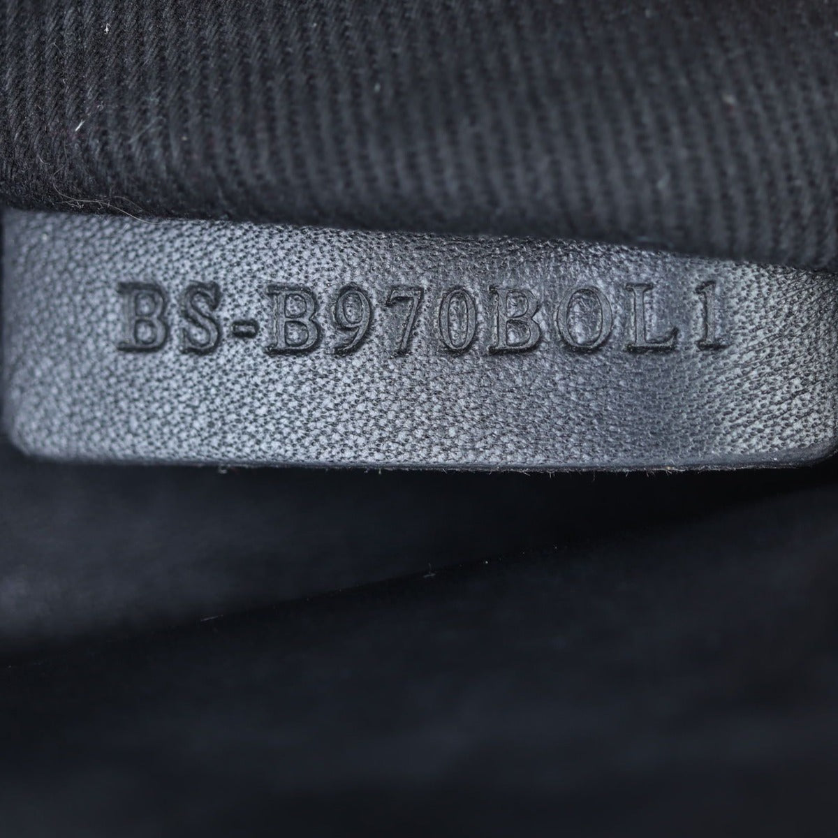 Valentino Rockstud Tote Medium Date code
