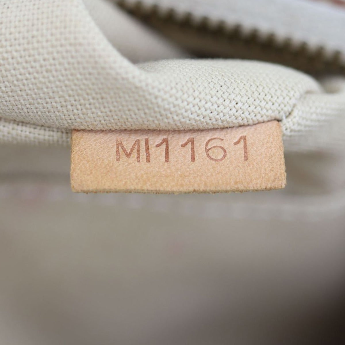 Louis Vuitton Siracusa PM Damier Azur Date code
