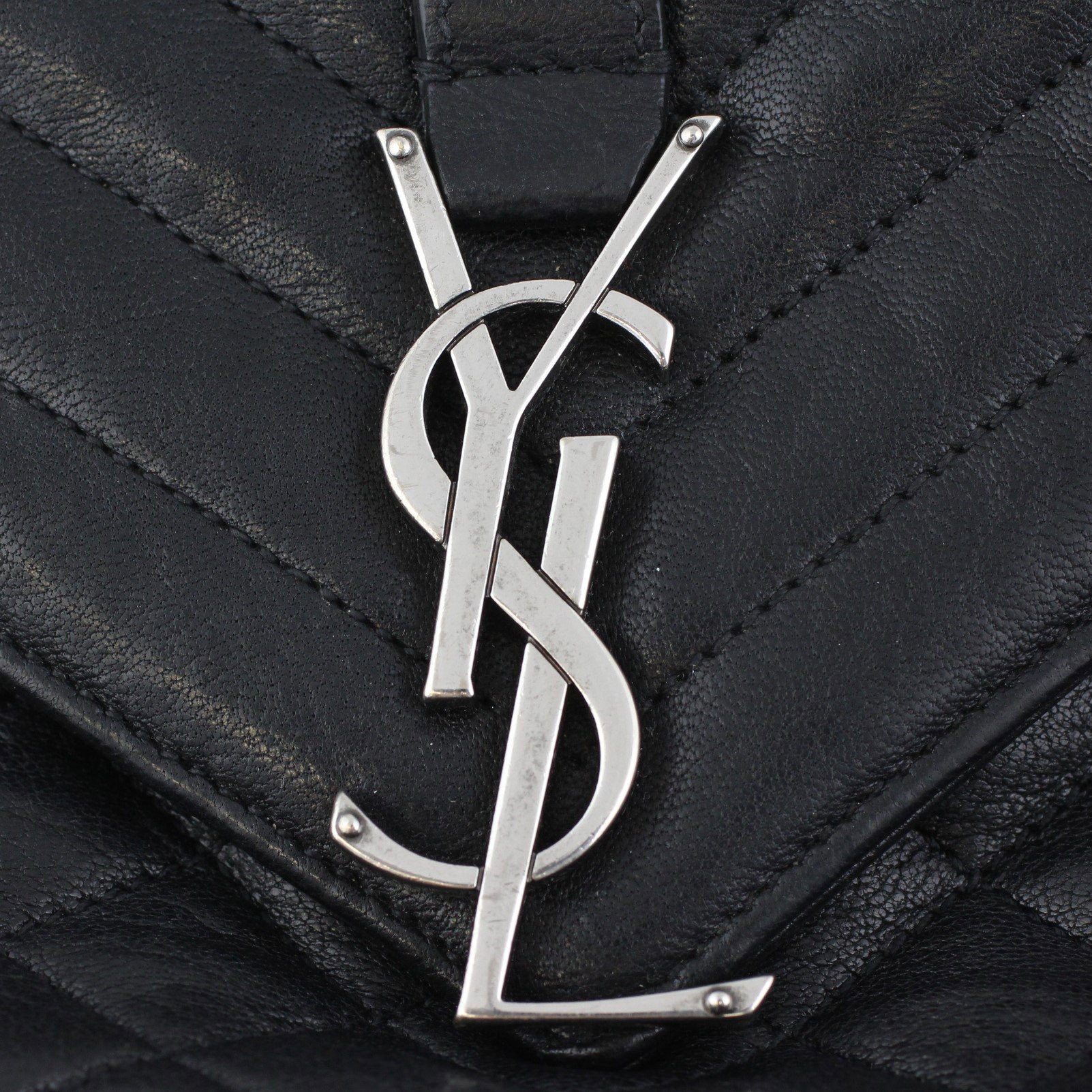 Saint Laurent Classic Medium Tri-Quilt Soft Envelope Logo