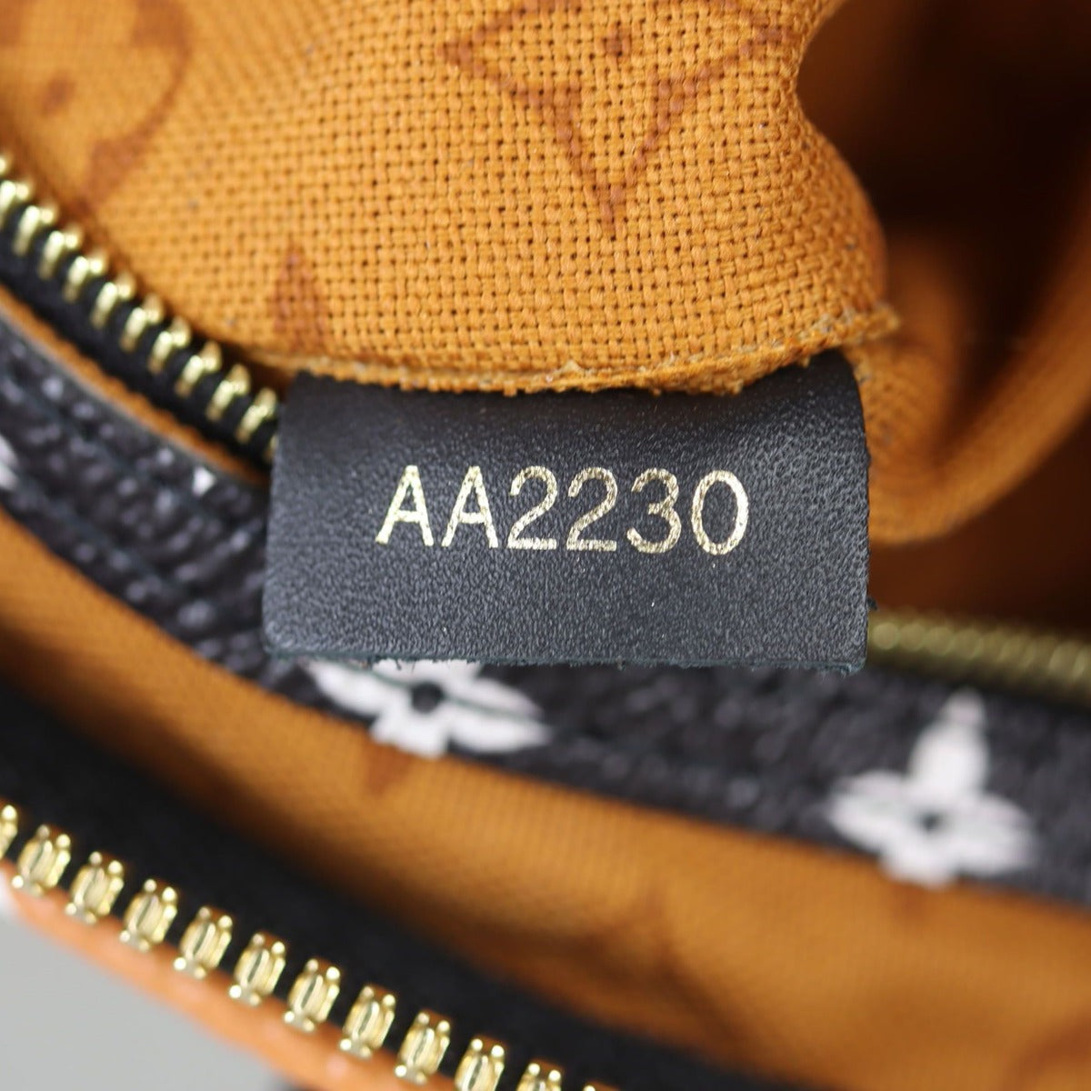 Louis Vuitton Keepall 45 Monogram Giant Crafty Date code
