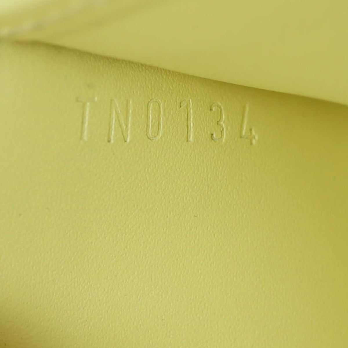 Louis Vuitton Chaine Wallet Monogram Vernis Date code
