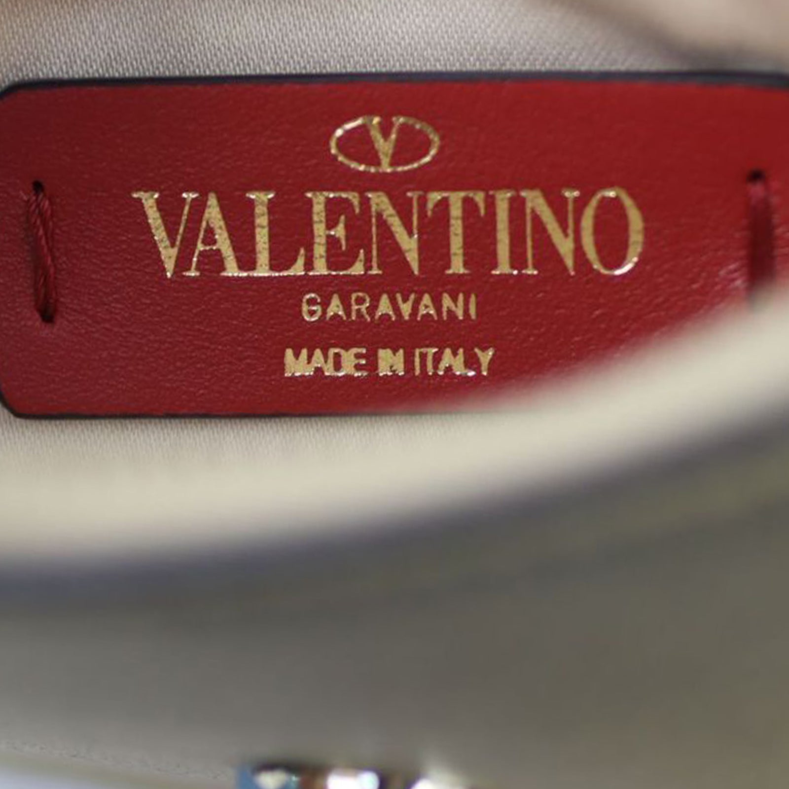 Valentino Rockstud Wallet on Chain Stamp