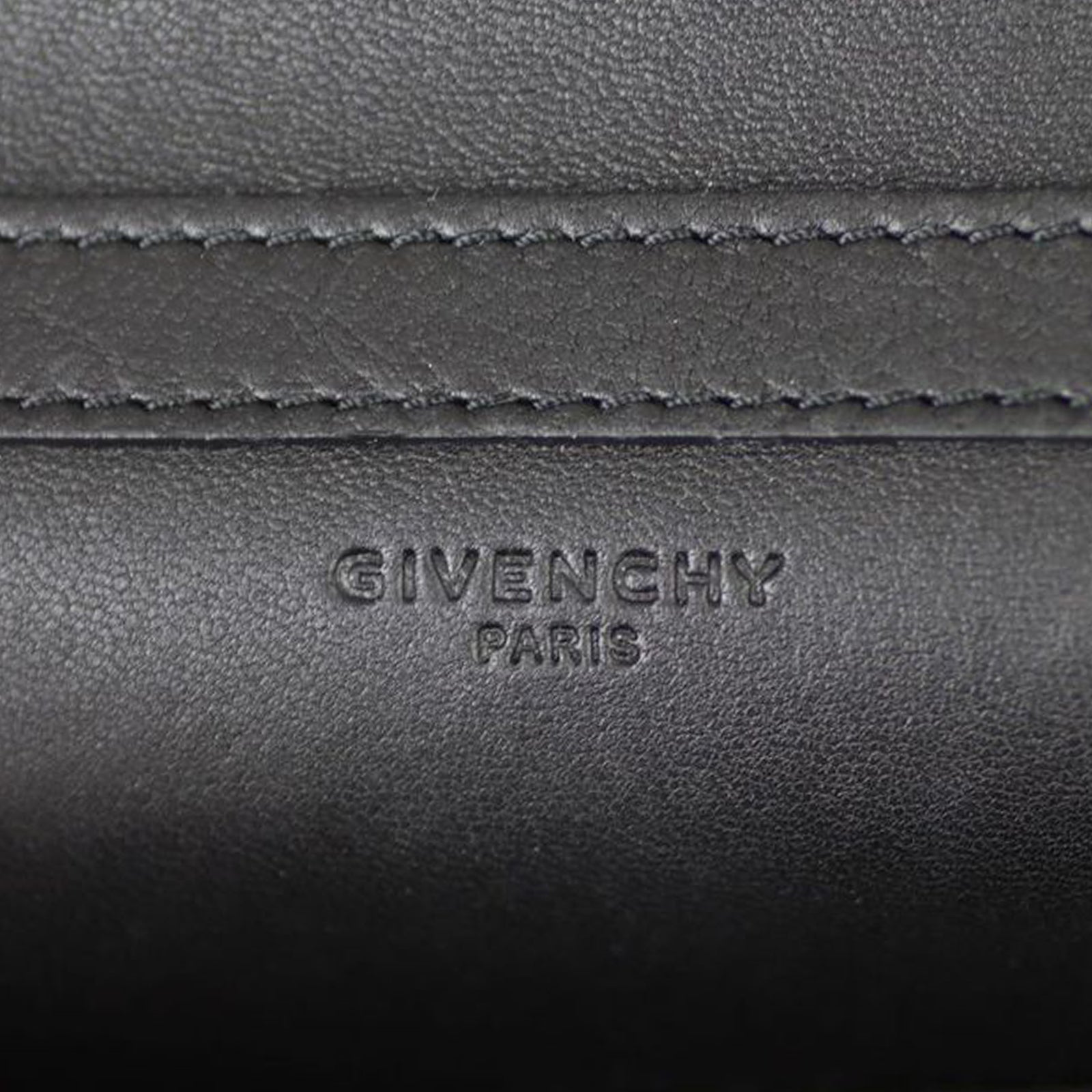 Givenchy Pandora Wallet on Chain Stamp