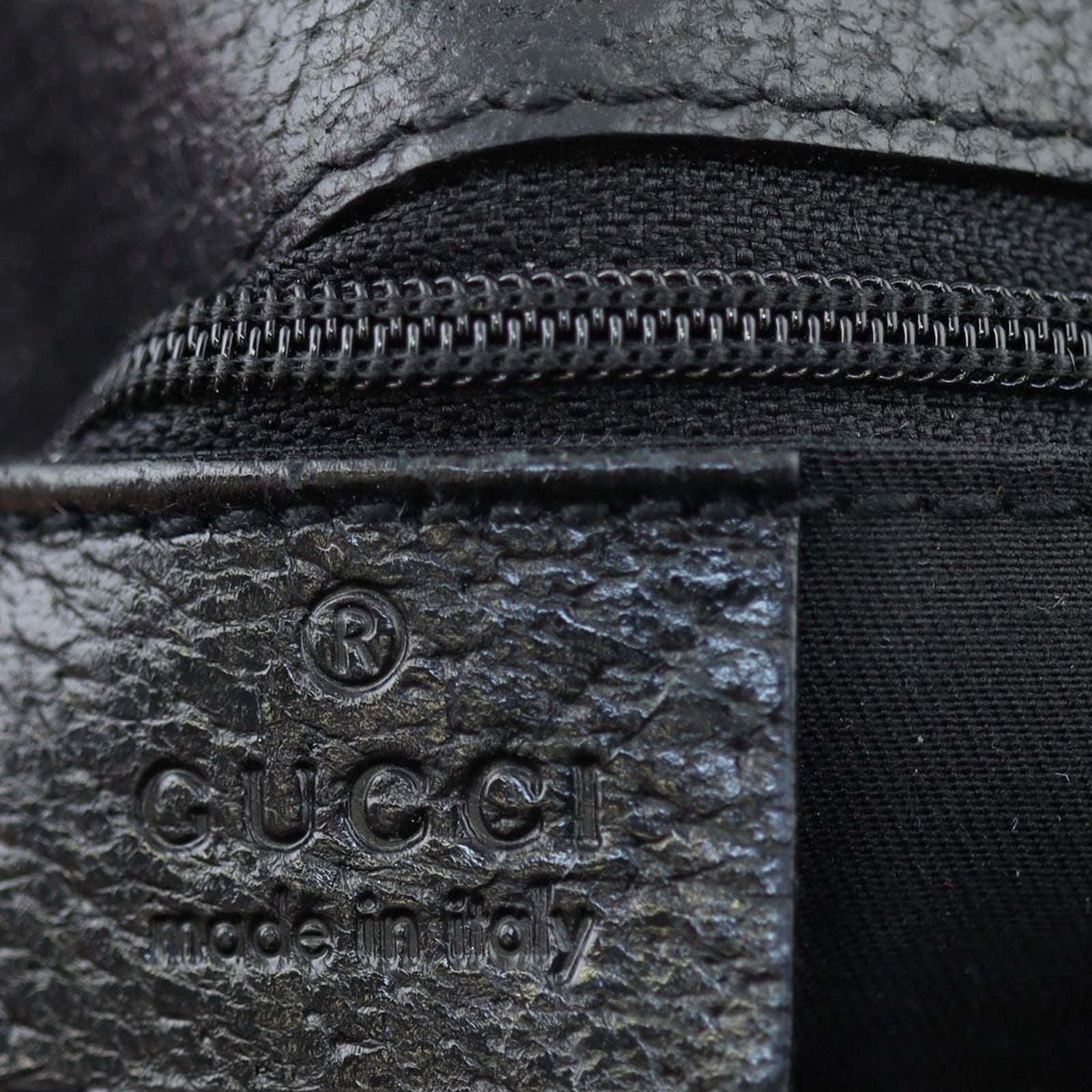 Gucci GG Canvas Eclipse Tote Stamp