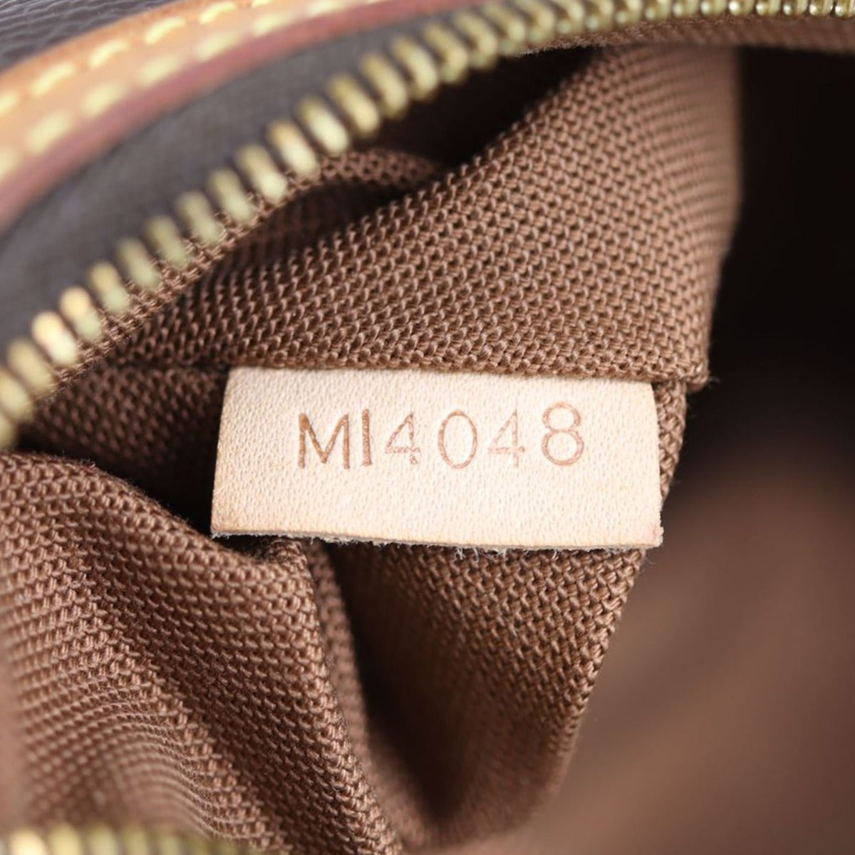 Louis Vuitton Pochette Bosphore Crossbody Monogram Date code
