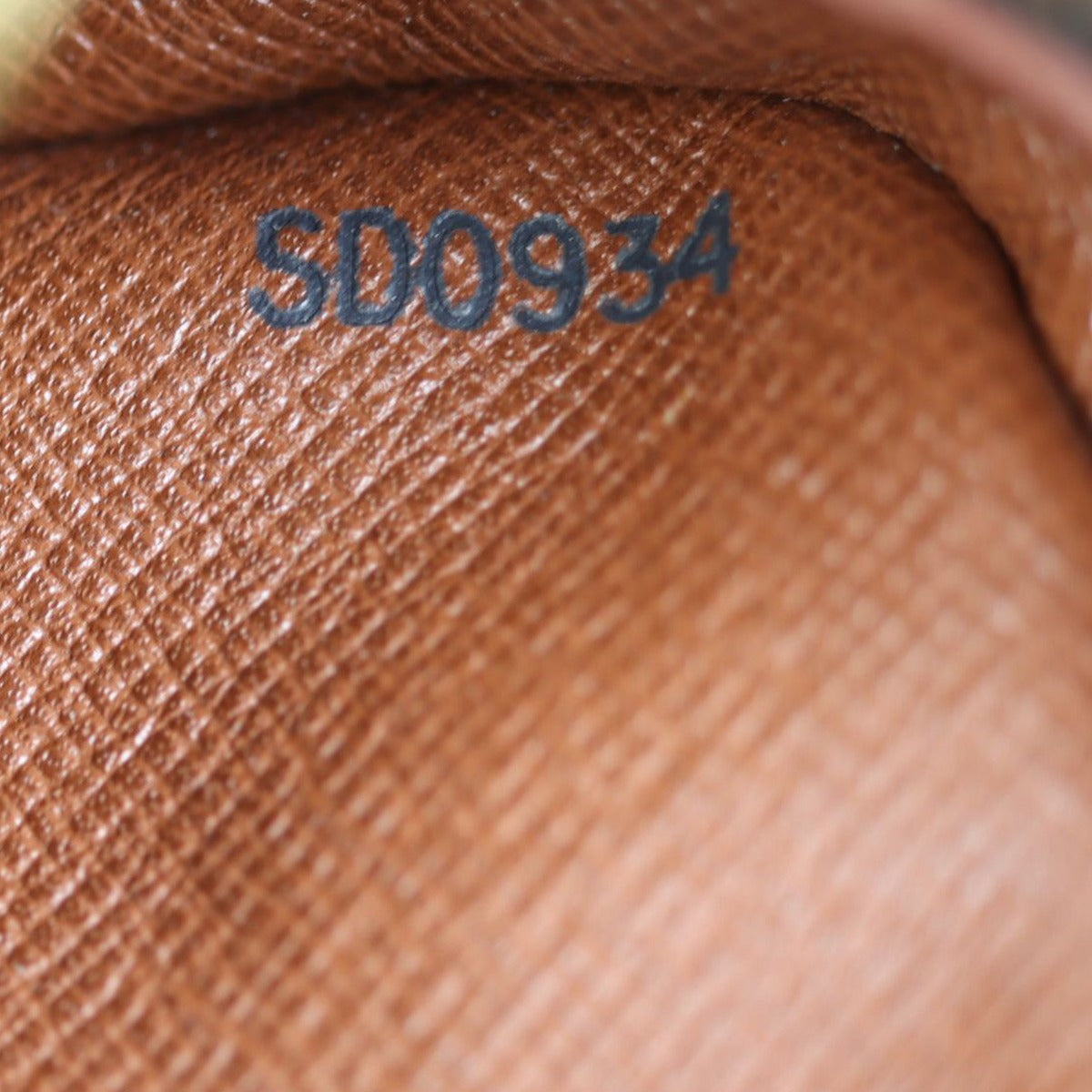 Louis Vuitton Trocadero 23 Monogram Date code
