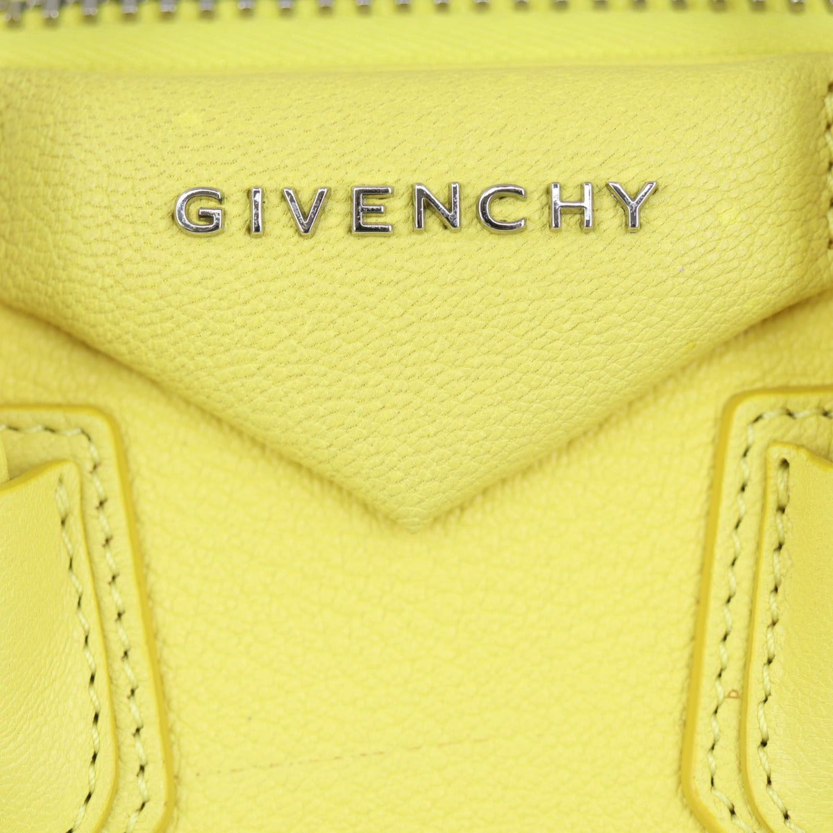 Givenchy Antigona Mini Hardware


