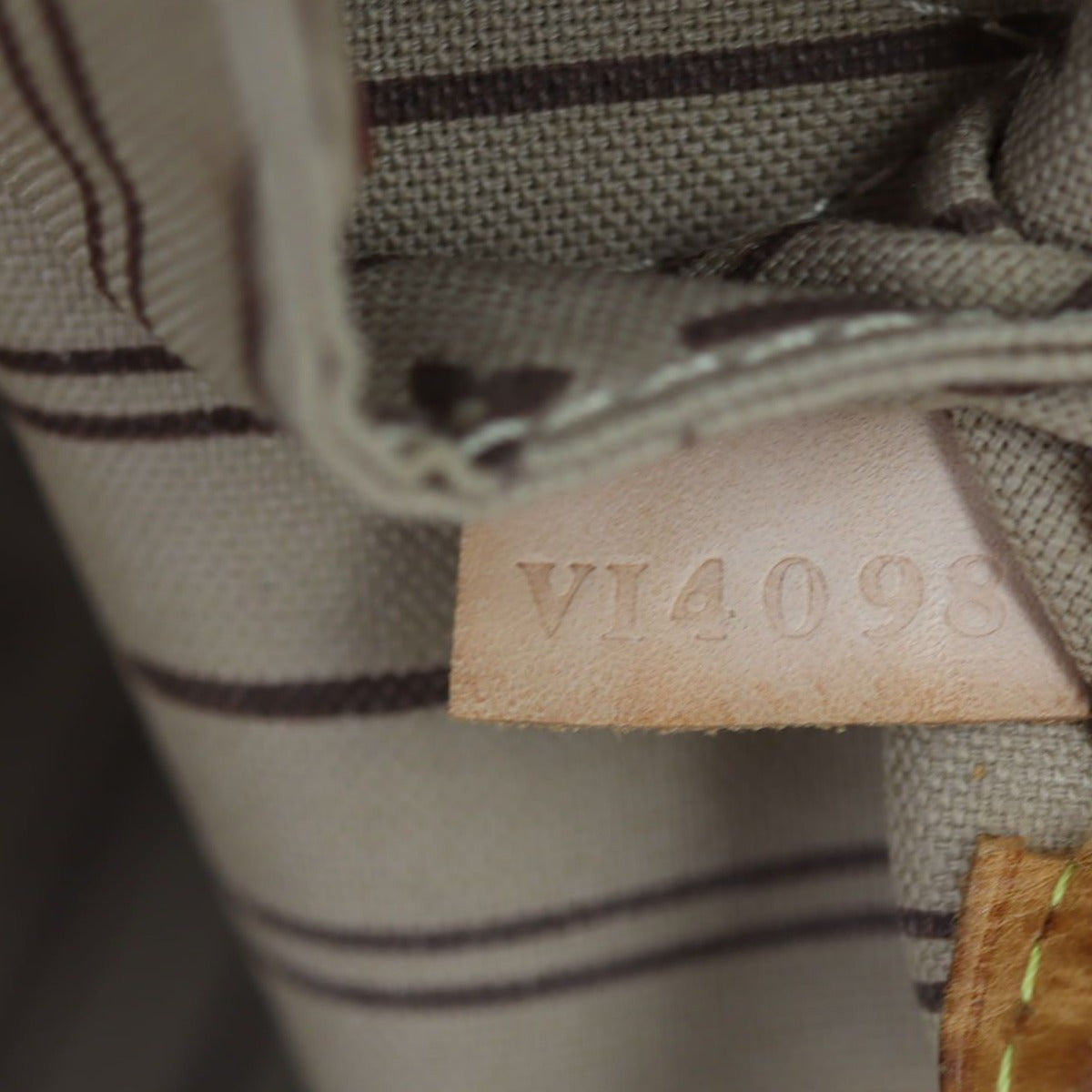 Louis Vuitton Neverfull PM Monogram Date code
