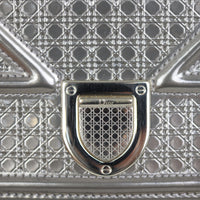 Dior Diorama Wallet on Chain Hardware
