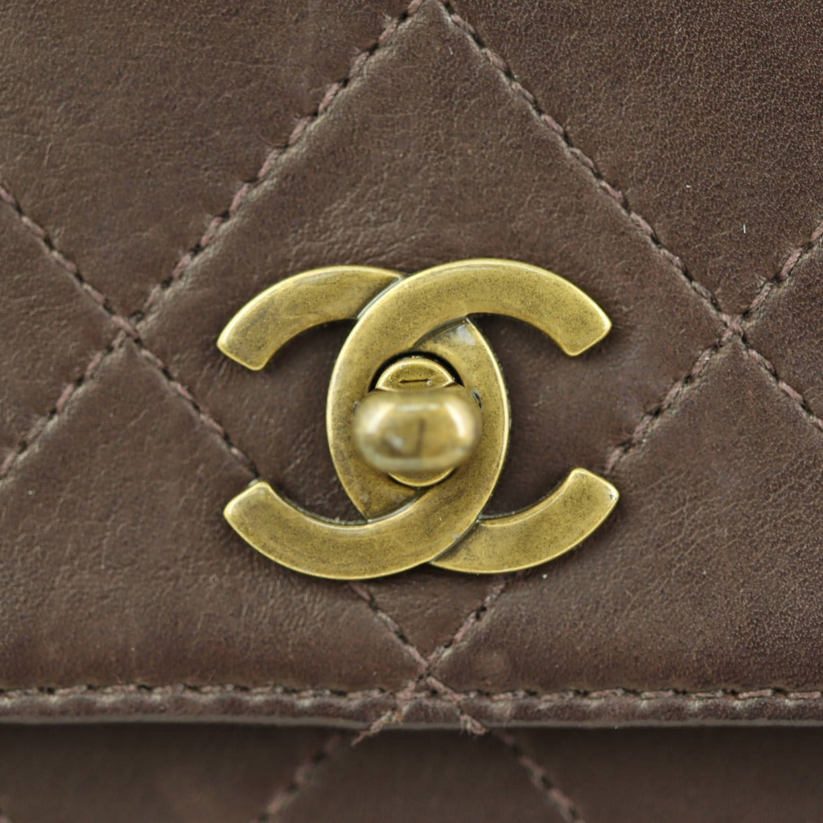 Chanel CC Vintage Front Pocket Shoulder Bag Hardware
