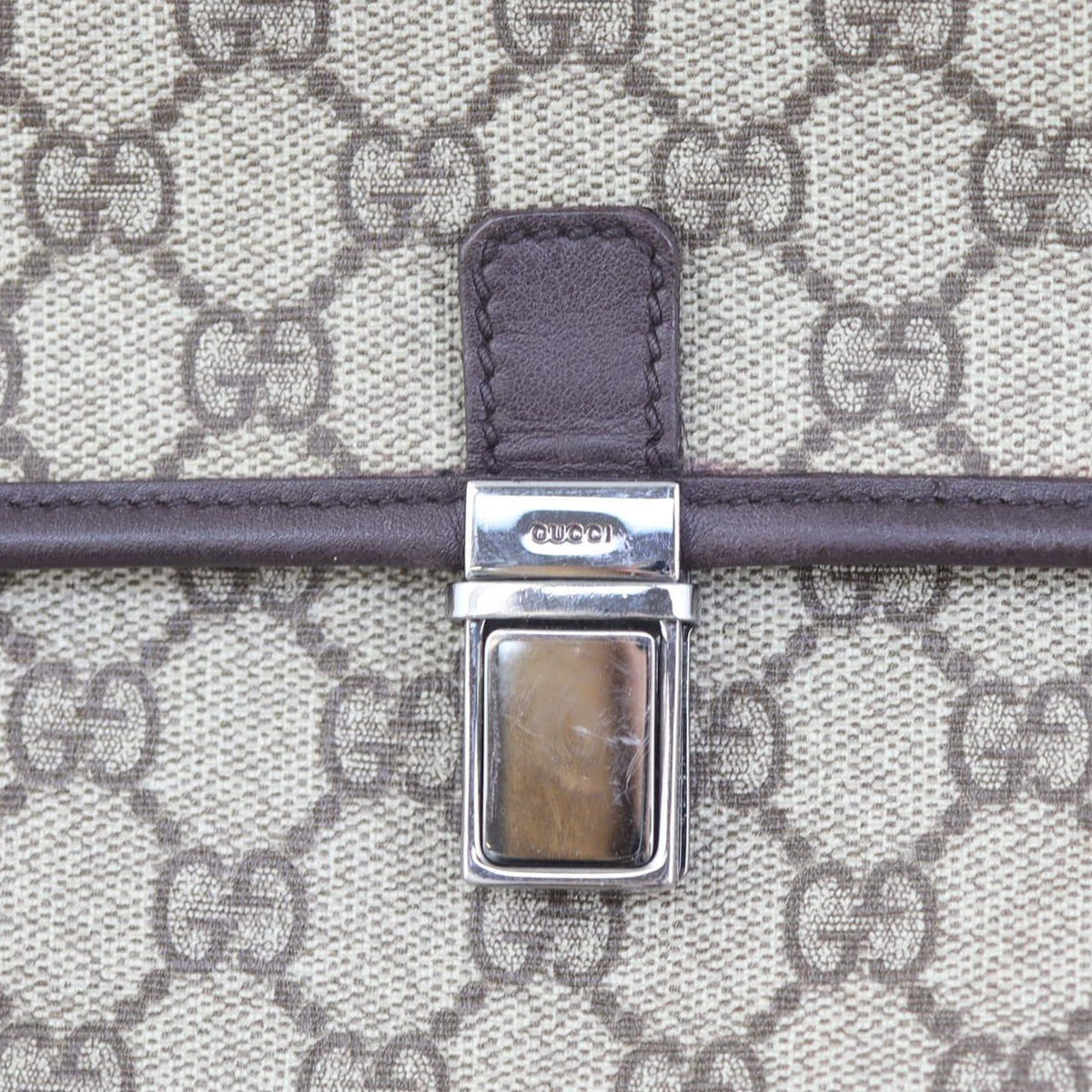 Gucci GG Supreme Pocket Tote Hardware


