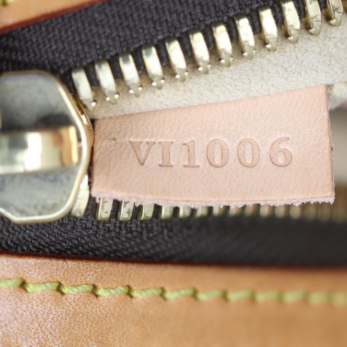 Louis Vuitton Hudson GM Monogram Date code
