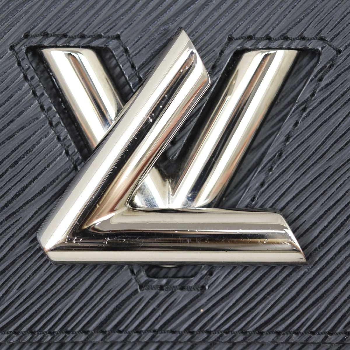 Louis Vuitton Twist MM Epi Hardware
