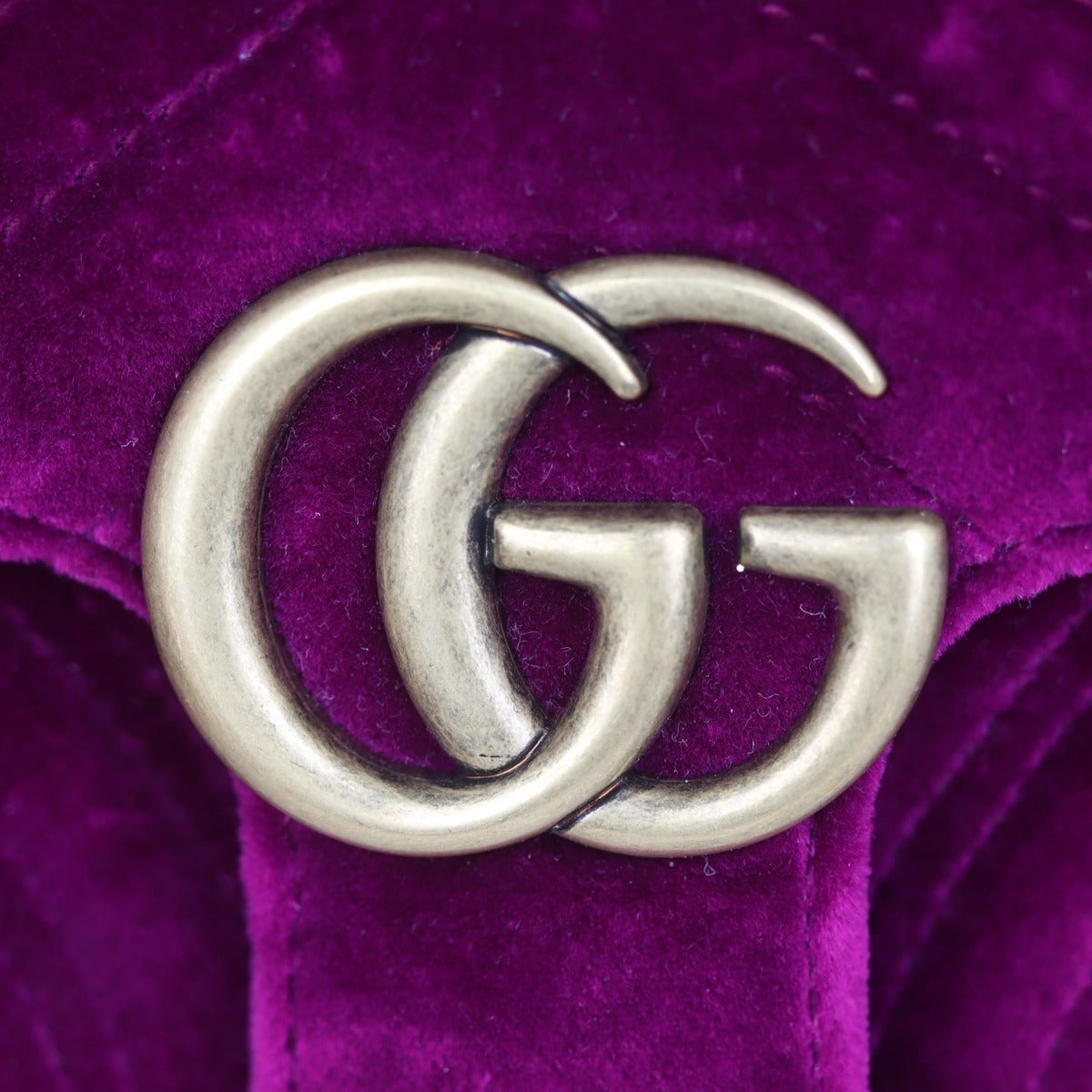 Gucci GG Marmont Velvet Mini Shoulder Bag Hardware
