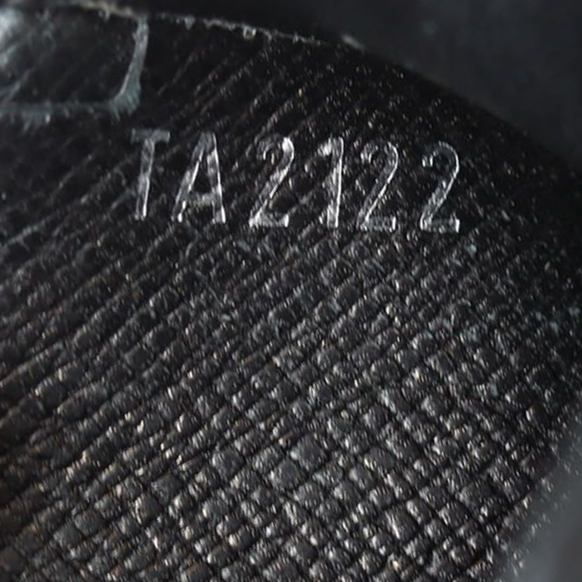 Louis Vuitton Multiple Wallet Taiga Date code

