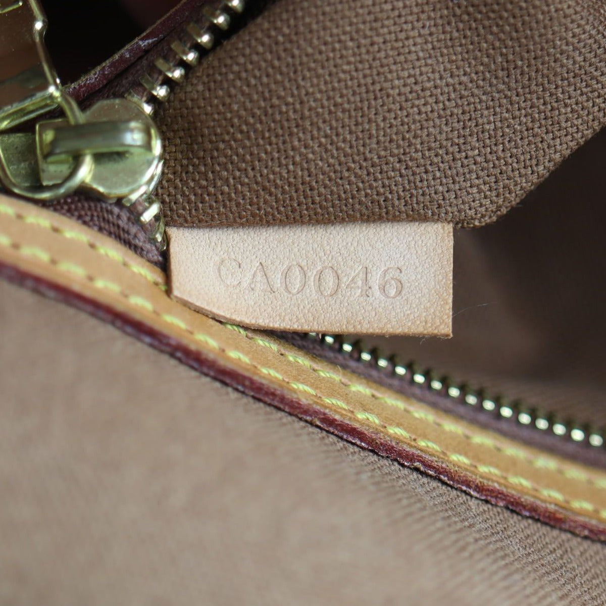Louis Vuitton Abbesses Messenger Bag Monogram Date code
